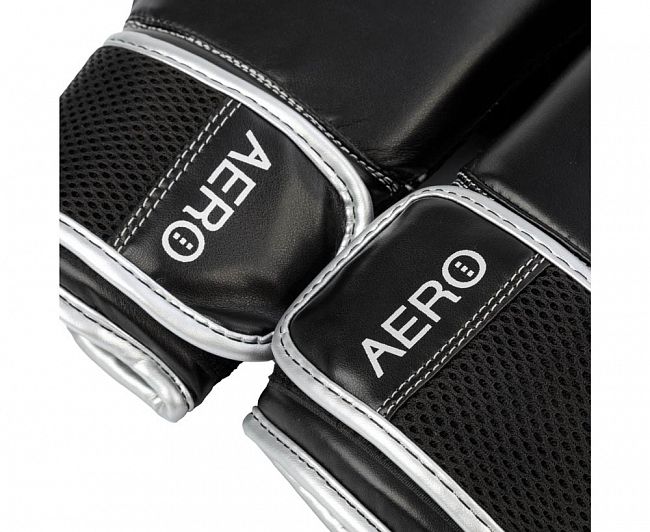 Перчатки боксерские Clinch Aero 2.0 черно-серебристые фото 8