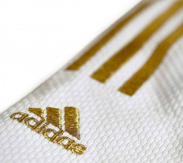 Кимоно для дзюдо Champion 2 IJF Premium белое с золотыми полосками фото 15