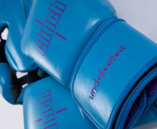 Перчатки боксерские Clinch Undefeated светло-синие фото 9